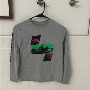 Unisex The North Face Kids Gray Long Sleeve Cotton Tee with Logo Graphic Medium